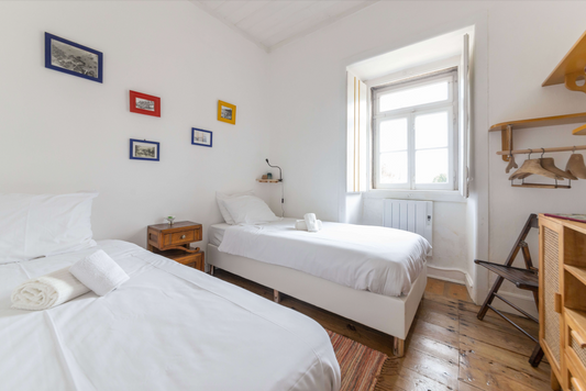 Zweibettzimmer mit geteiltem Bad